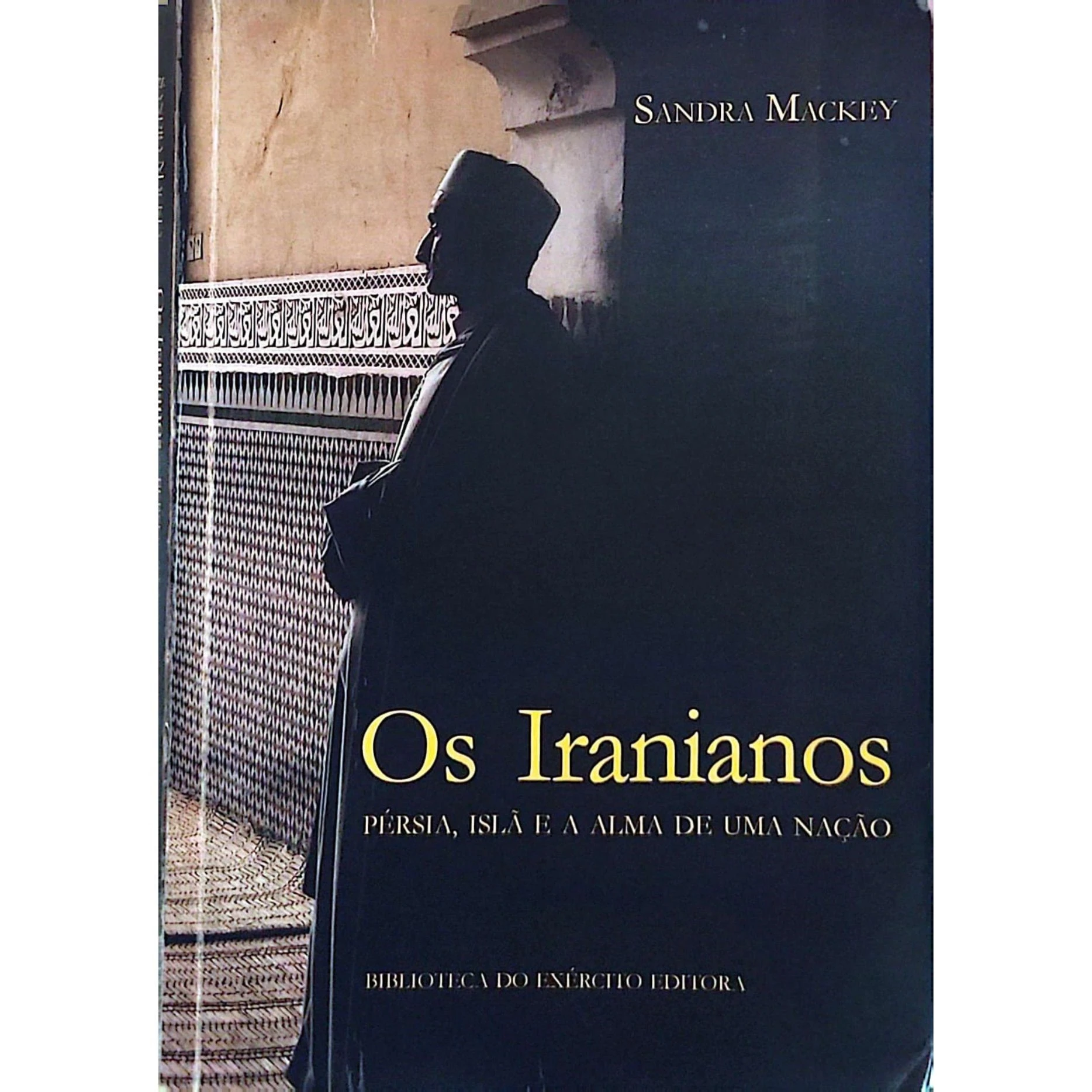 Capa do livro Os Iranianos: Pérsia, Islã e a Alma de uma Nação, de Sandra Mackey, livro usado em bom estado com leves marcações a lápis, à venda na Livraria Meu Rio de Todos os Tempos.